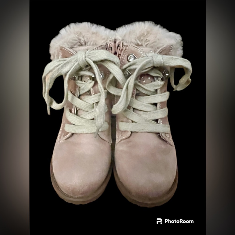 MIA GIRLS SZ 9 FASHION LT. PINK BOOTS WITH SPARKLING TONGUE AND RHINESTO…🫶